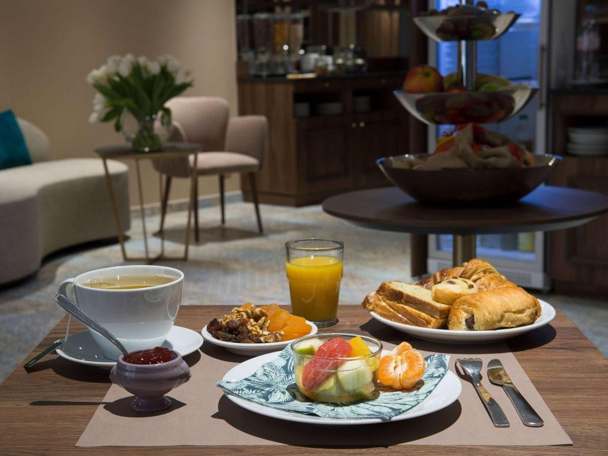 Hotel Mercure Paris Suresnes Longchamp Esterno foto